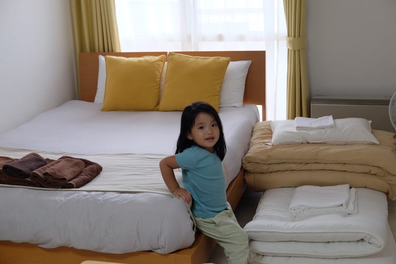 Phòng ngủ của gia đình mình tại một căn nhà Air BnB trong chuyến đi chơi hè tại Nhật vừa rồi ;) Silk ngủ ngon lành một giấc đến sáng.