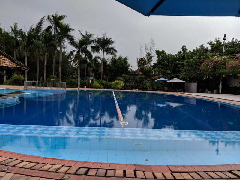 Hồ bơi người lớn sâu 2.5m