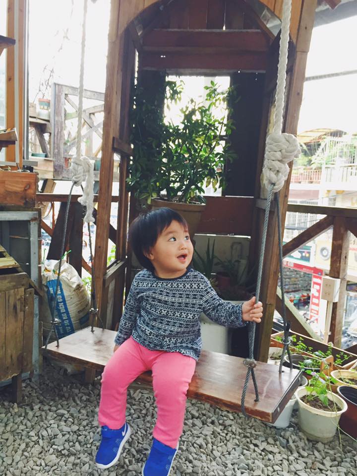 Đôi Nike Free êm ái đồng hành cùng Silk trong mọi chuyến đi xa