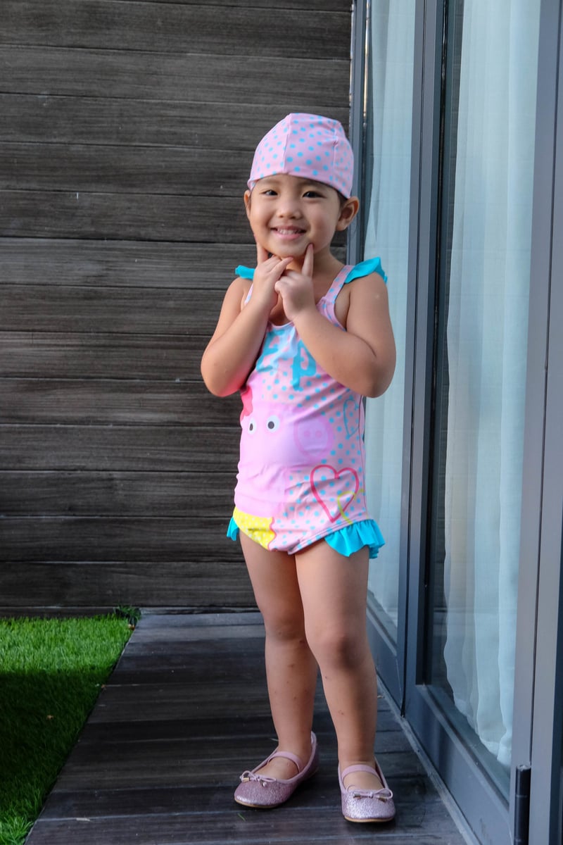 Silk cực thích bộ đồ bơi Peppa Pig màu hường.