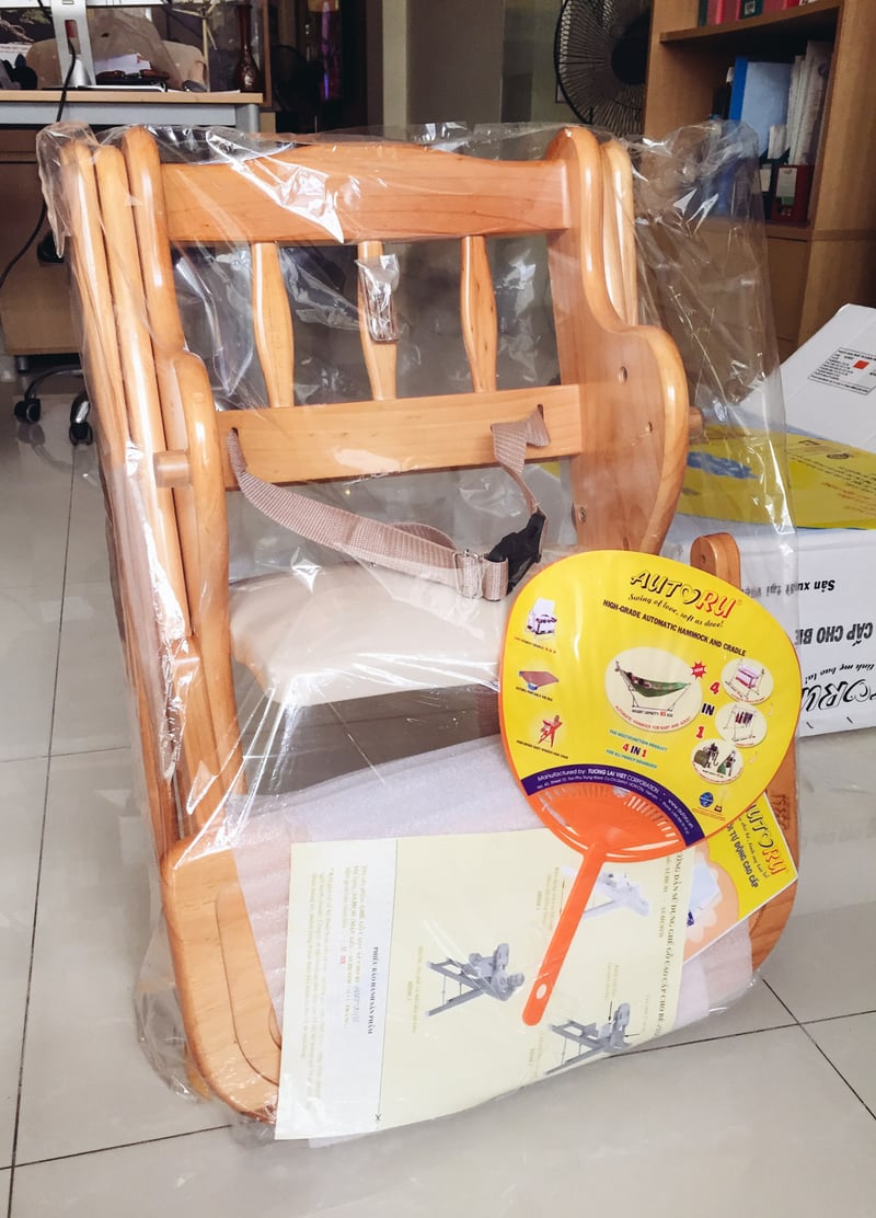 Lấy ghế ra khỏi hộp