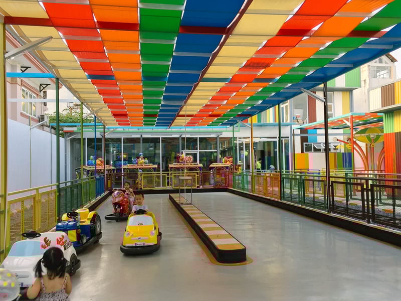 Khu vực xe điện đụng