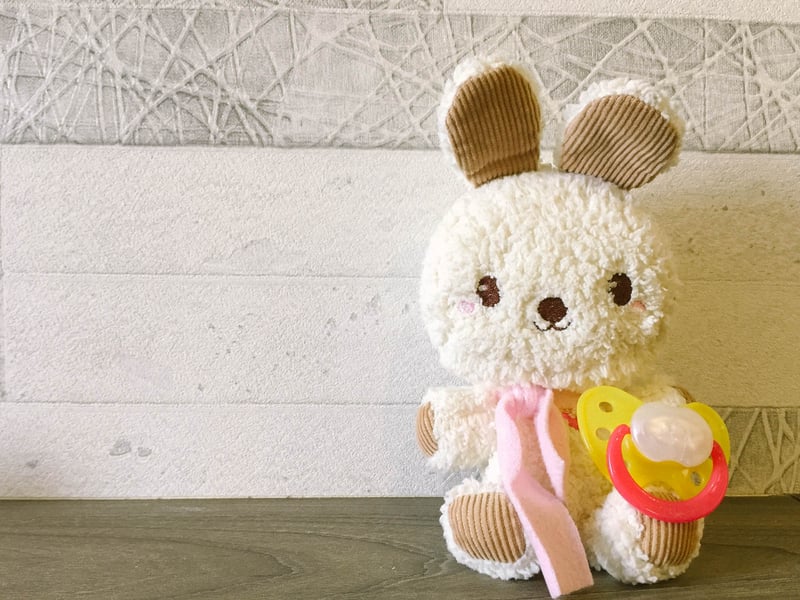 Chia sẻ kinh nghiệm cai ti giả cho bé