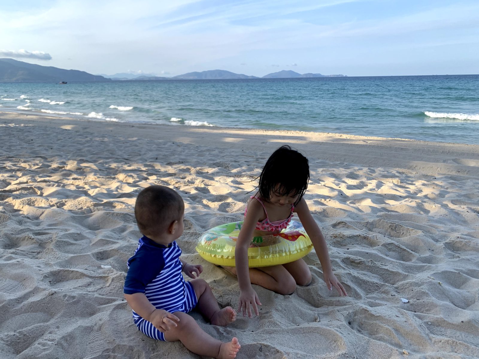 Chia sẻ kinh nghiệm ở nhà một mình cùng con nhỏ