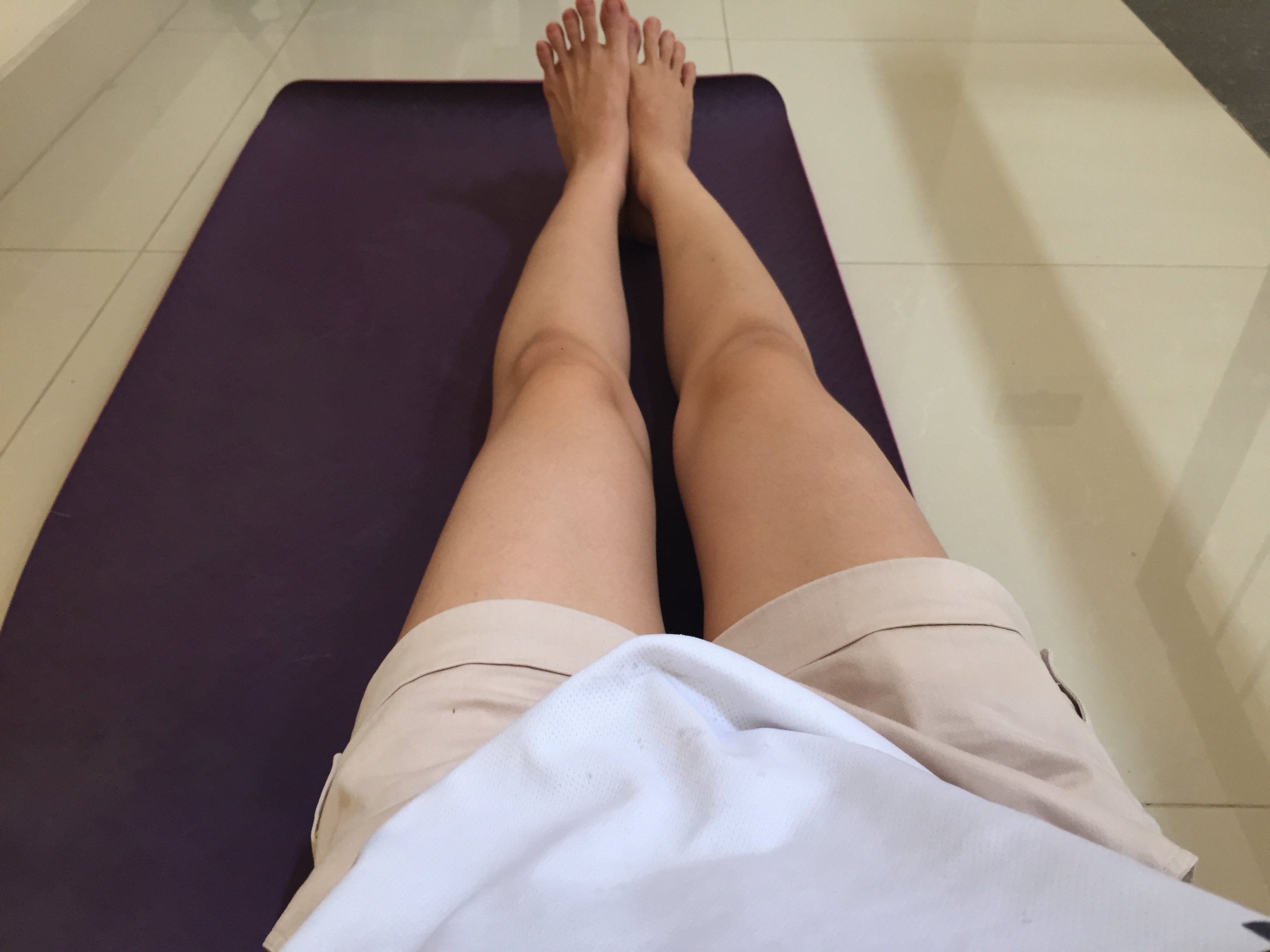 Tranh thủ lúc con ngủ, mình tập yoga để cơ thể khoẻ đẹp